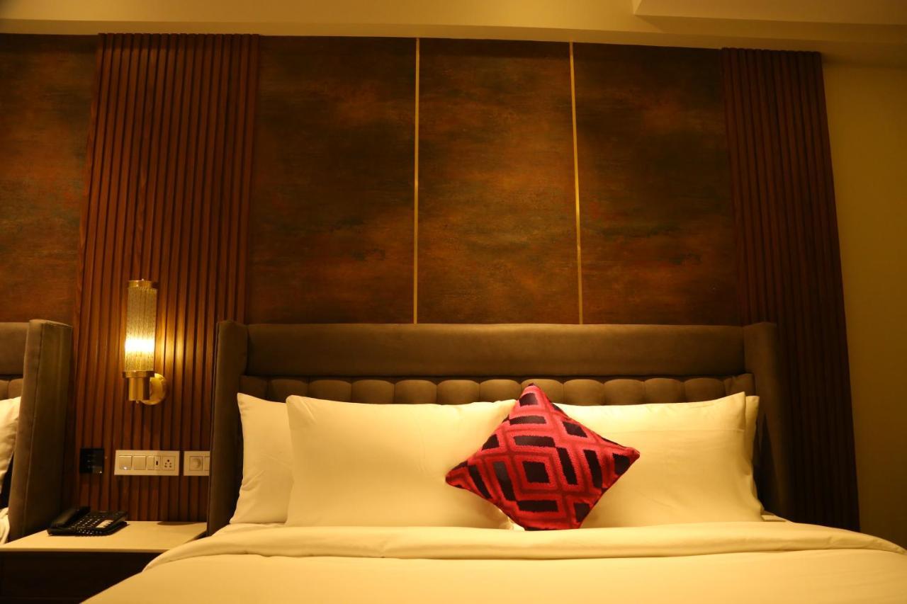 Zirakpur Dreamz Inn & Suites מראה חיצוני תמונה