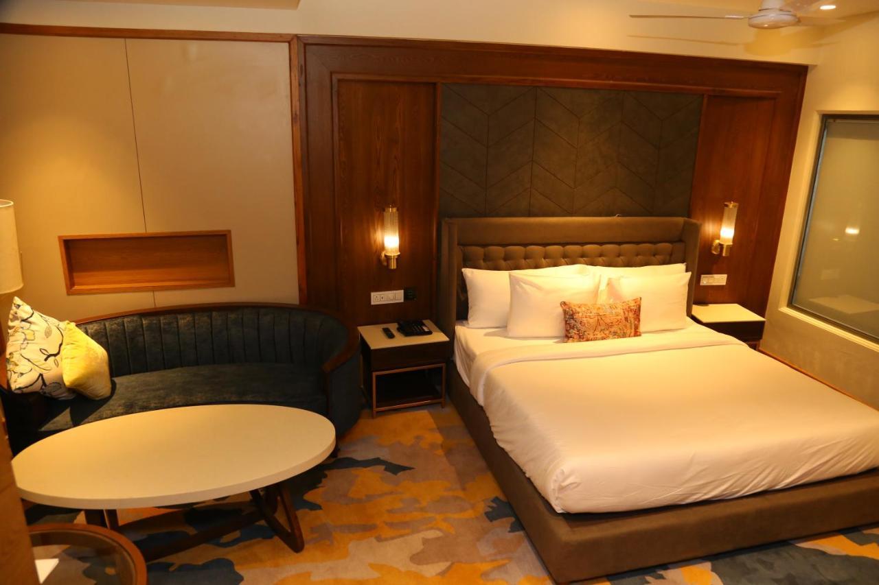 Zirakpur Dreamz Inn & Suites מראה חיצוני תמונה