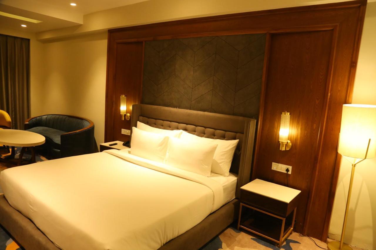 Zirakpur Dreamz Inn & Suites מראה חיצוני תמונה
