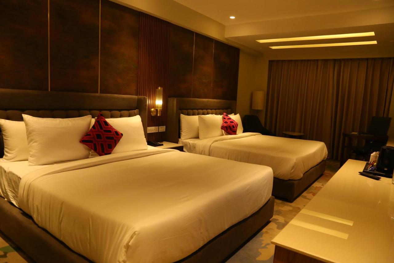 Zirakpur Dreamz Inn & Suites מראה חיצוני תמונה