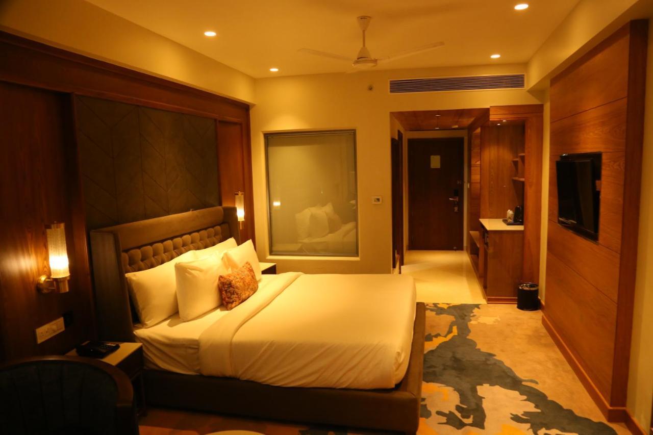 Zirakpur Dreamz Inn & Suites מראה חיצוני תמונה