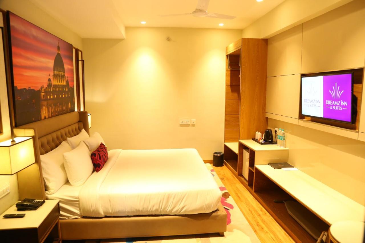 Zirakpur Dreamz Inn & Suites מראה חיצוני תמונה