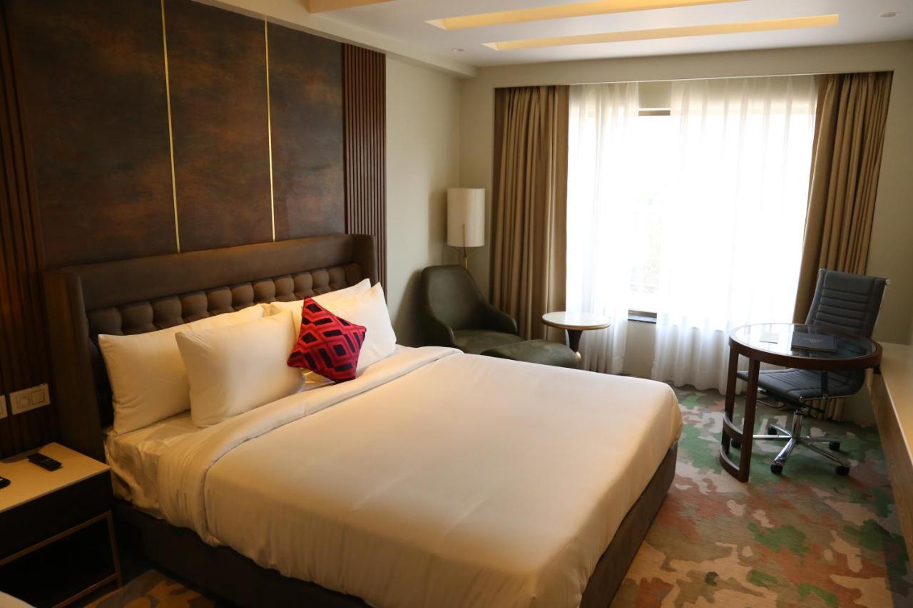 Zirakpur Dreamz Inn & Suites מראה חיצוני תמונה