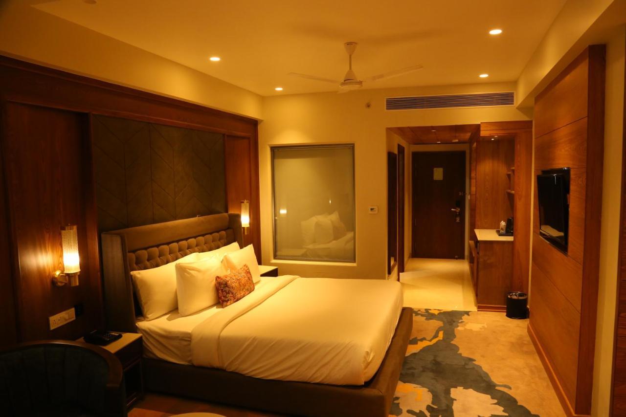 Zirakpur Dreamz Inn & Suites מראה חיצוני תמונה