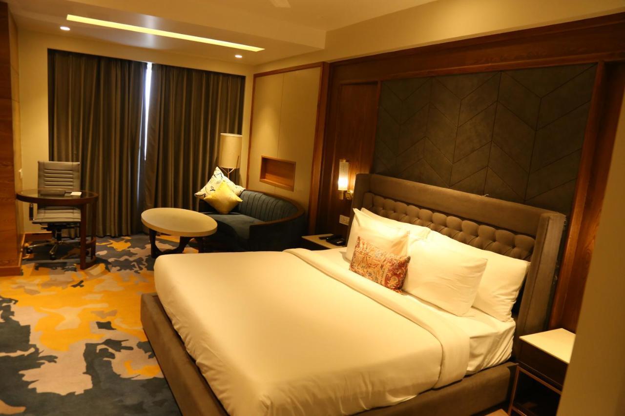 Zirakpur Dreamz Inn & Suites מראה חיצוני תמונה