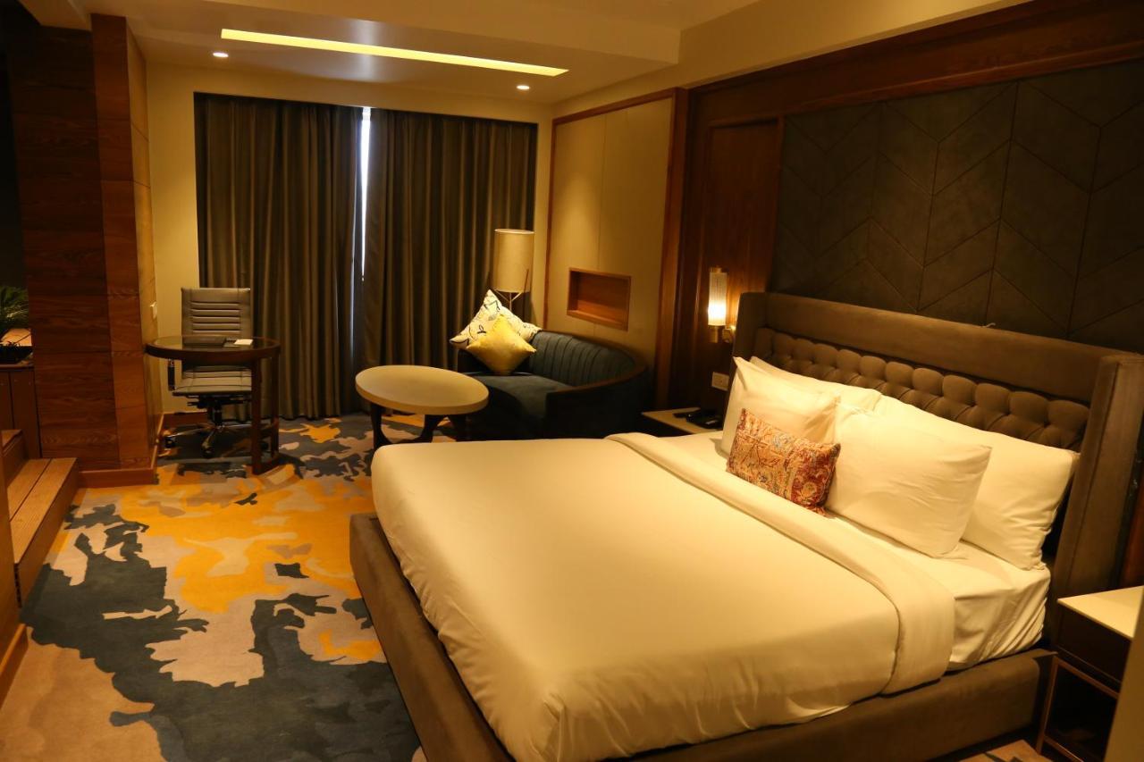 Zirakpur Dreamz Inn & Suites מראה חיצוני תמונה
