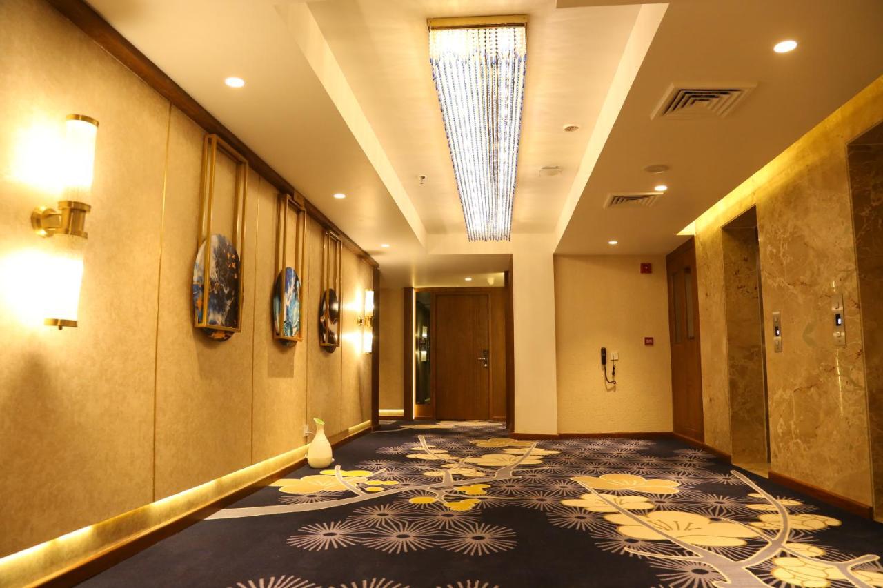 Zirakpur Dreamz Inn & Suites מראה חיצוני תמונה