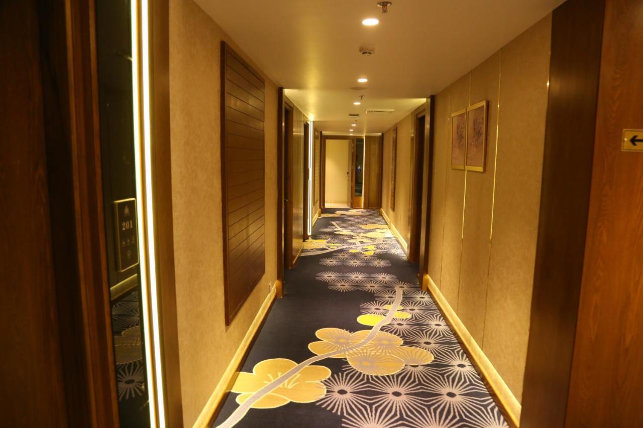 Zirakpur Dreamz Inn & Suites מראה חיצוני תמונה
