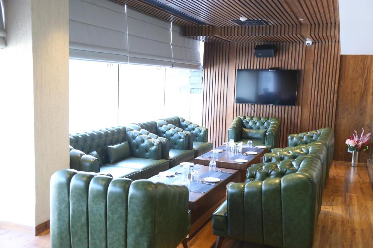 Zirakpur Dreamz Inn & Suites מראה חיצוני תמונה