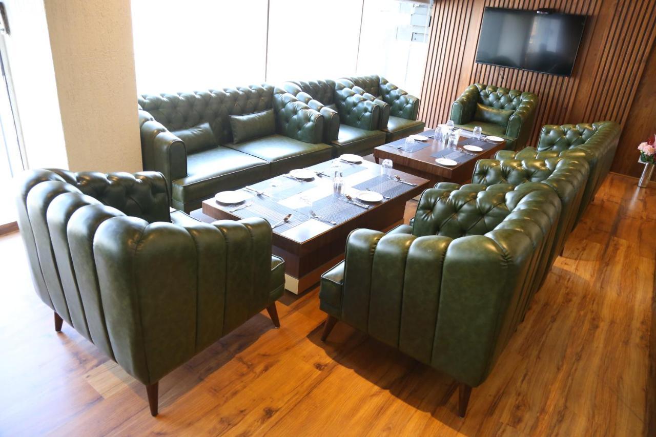Zirakpur Dreamz Inn & Suites מראה חיצוני תמונה