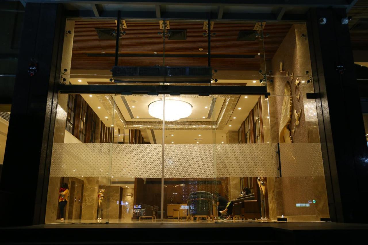 Zirakpur Dreamz Inn & Suites מראה חיצוני תמונה