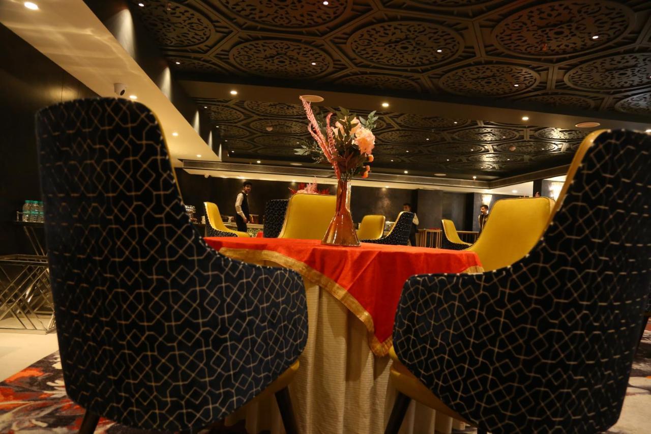 Zirakpur Dreamz Inn & Suites מראה חיצוני תמונה