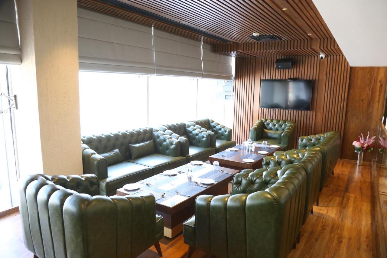 Zirakpur Dreamz Inn & Suites מראה חיצוני תמונה